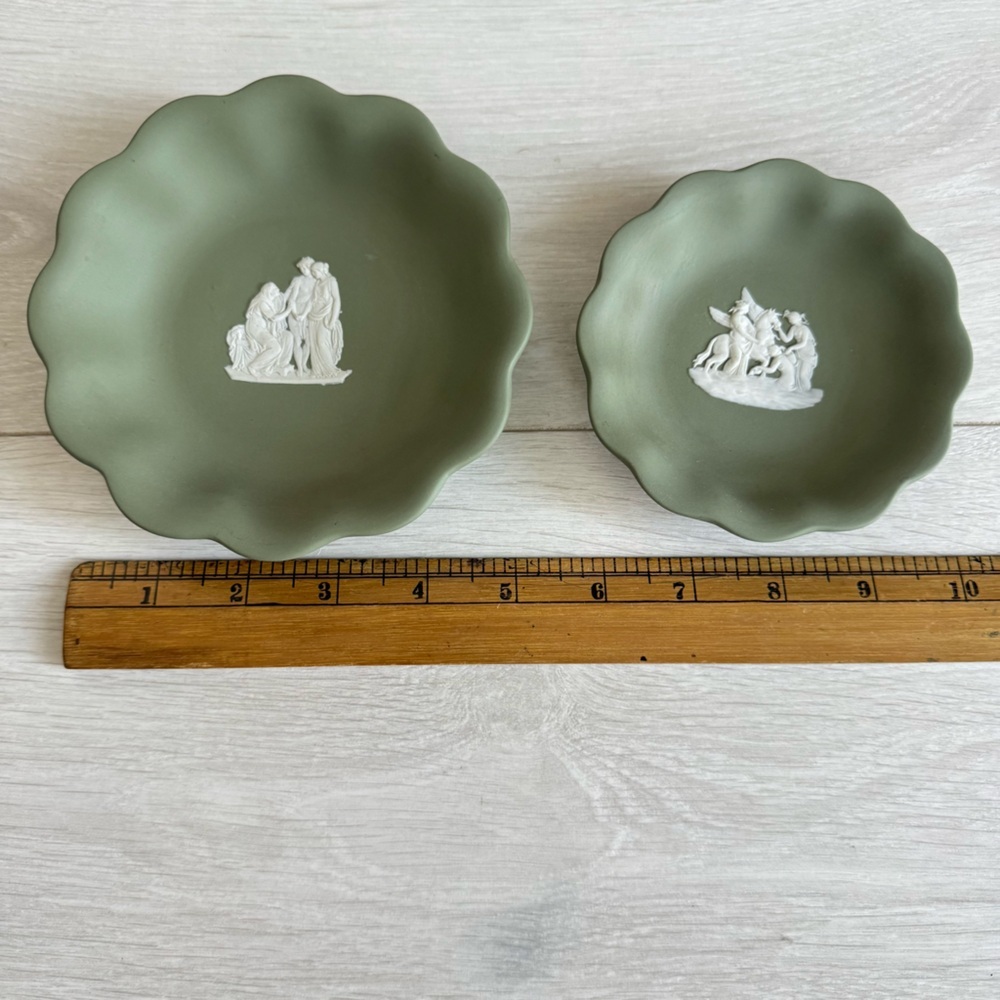 Wedgwood Jasperware Sage Green Vanity Dishes and Trinket Box Scalloped Edge - Picture 7 of 11